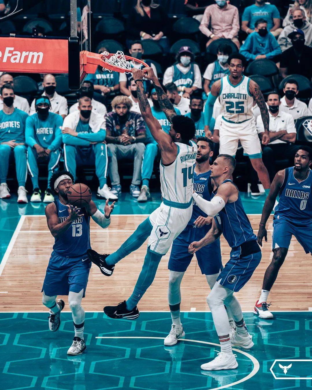 黄蜂队教练组合再次调整战术的简单介绍