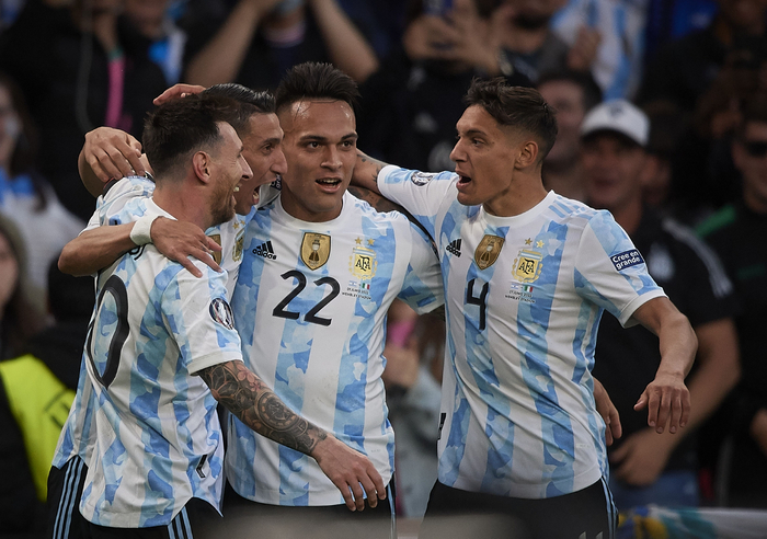 包含美国轻取意大利，迪马利亚统治全场的词条