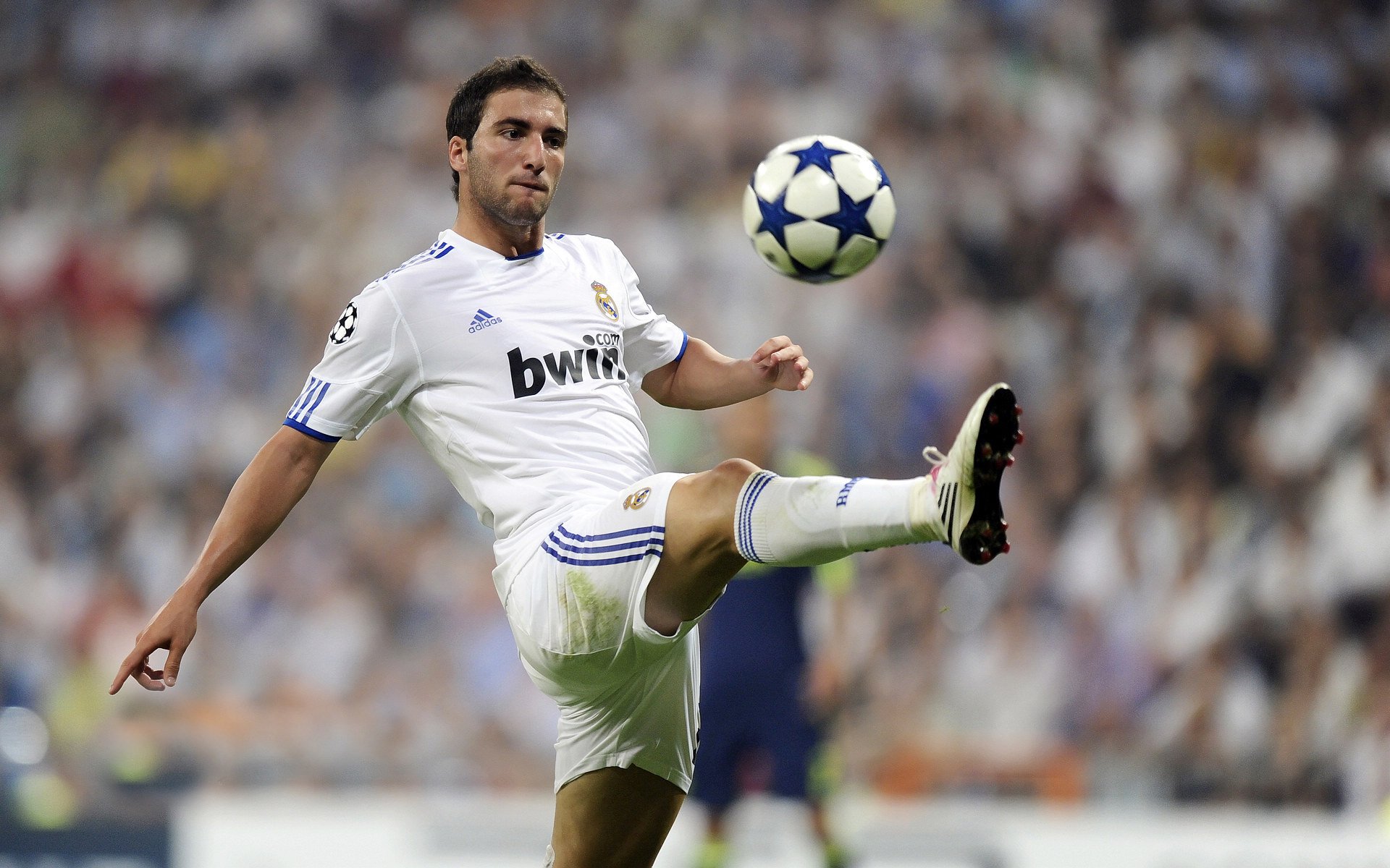 开云足球直播-罗德里中场艺术引爆全场，西班牙战术碾压莱比锡红牛