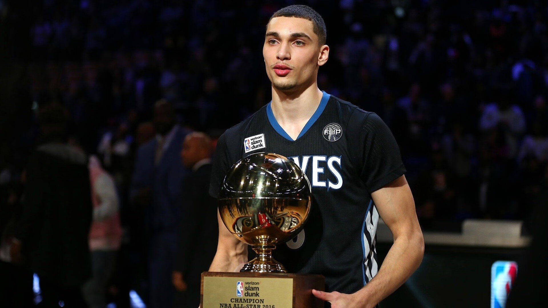 浓眉哥惊天封盖定乾坤,火箭加时险胜篮网