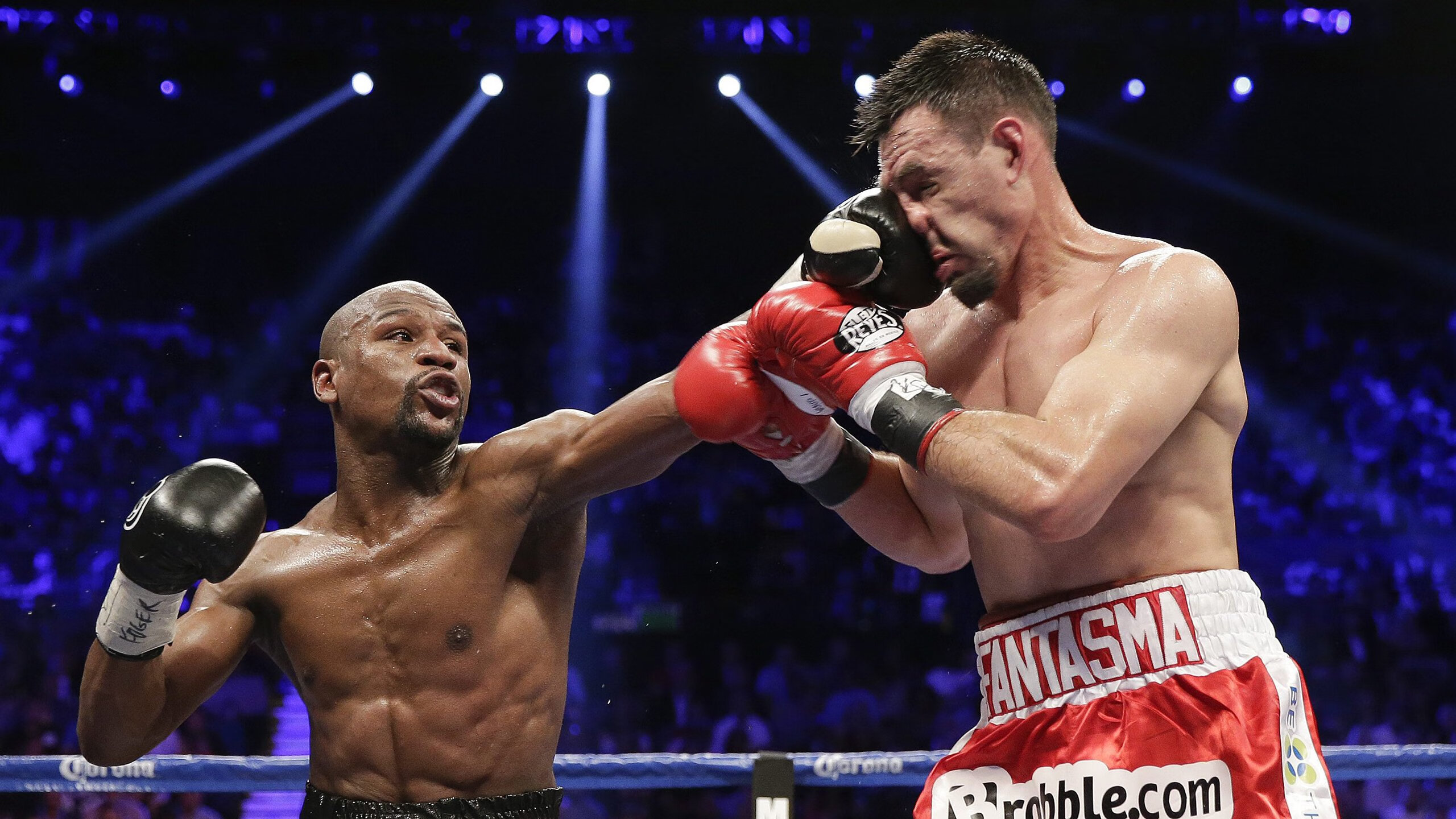 赛道风暴，拉塞尔统治全场，迈凯伦横扫阿斯顿马丁